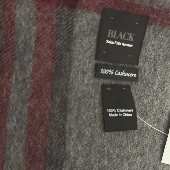 CASHMERE BLACK SAKS FIFTH AVENUE Scarf with Red and Gray Stripes - Picture 2 of 3